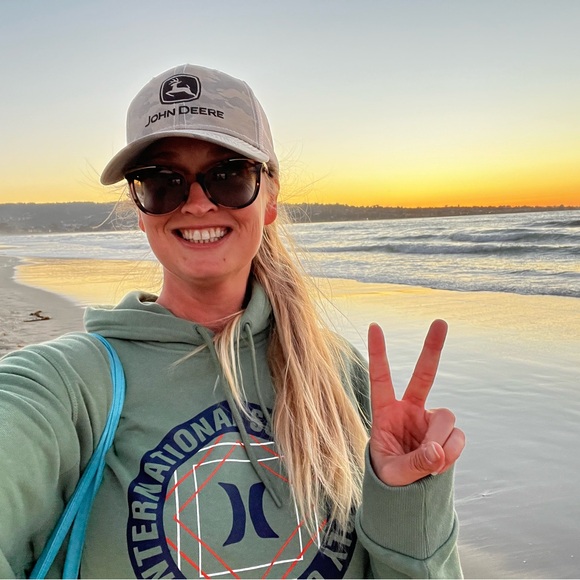 Meet your Posher, Lauren - Picture 4 of 5